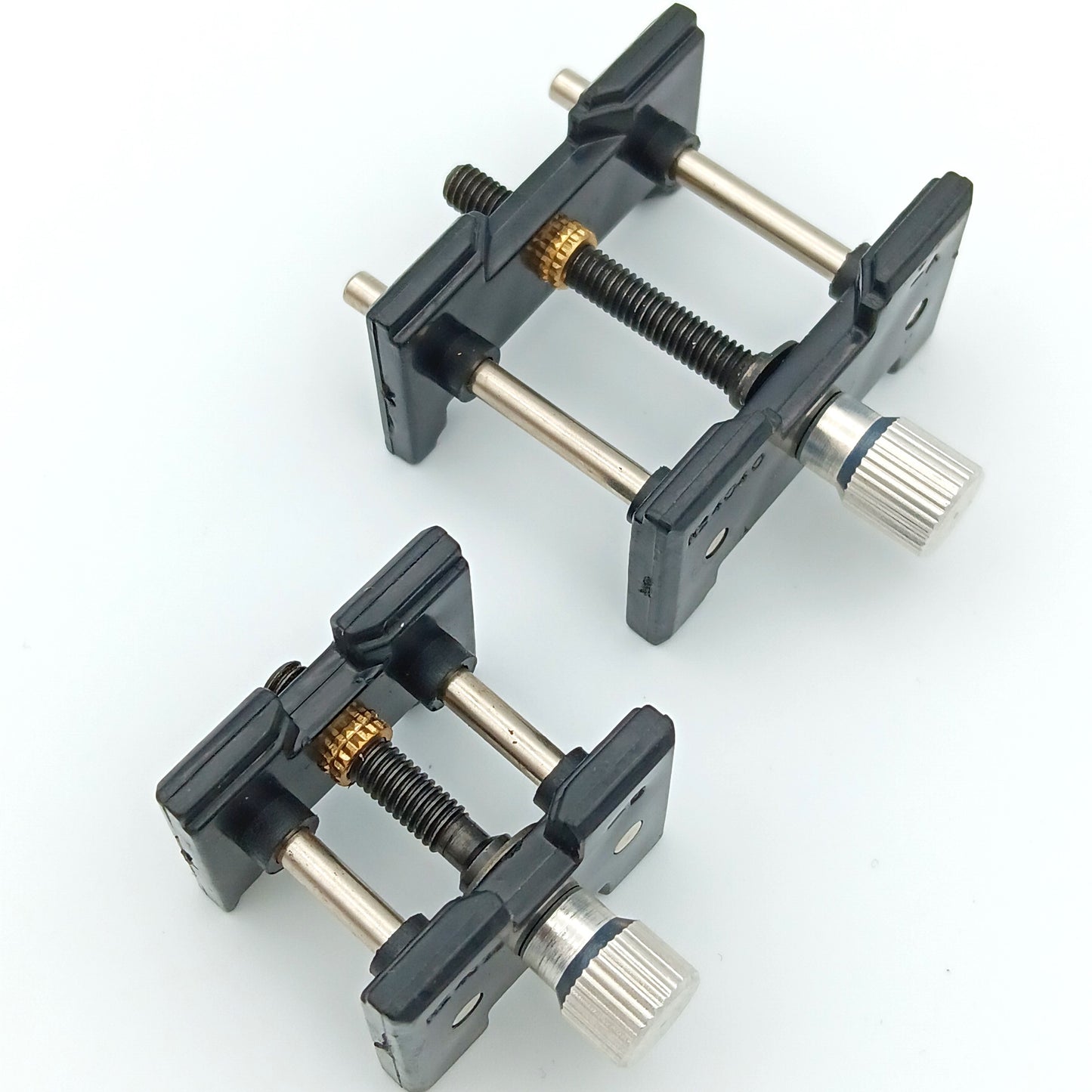 Koneiston kiinnitysteline 2kpl iso+pieni