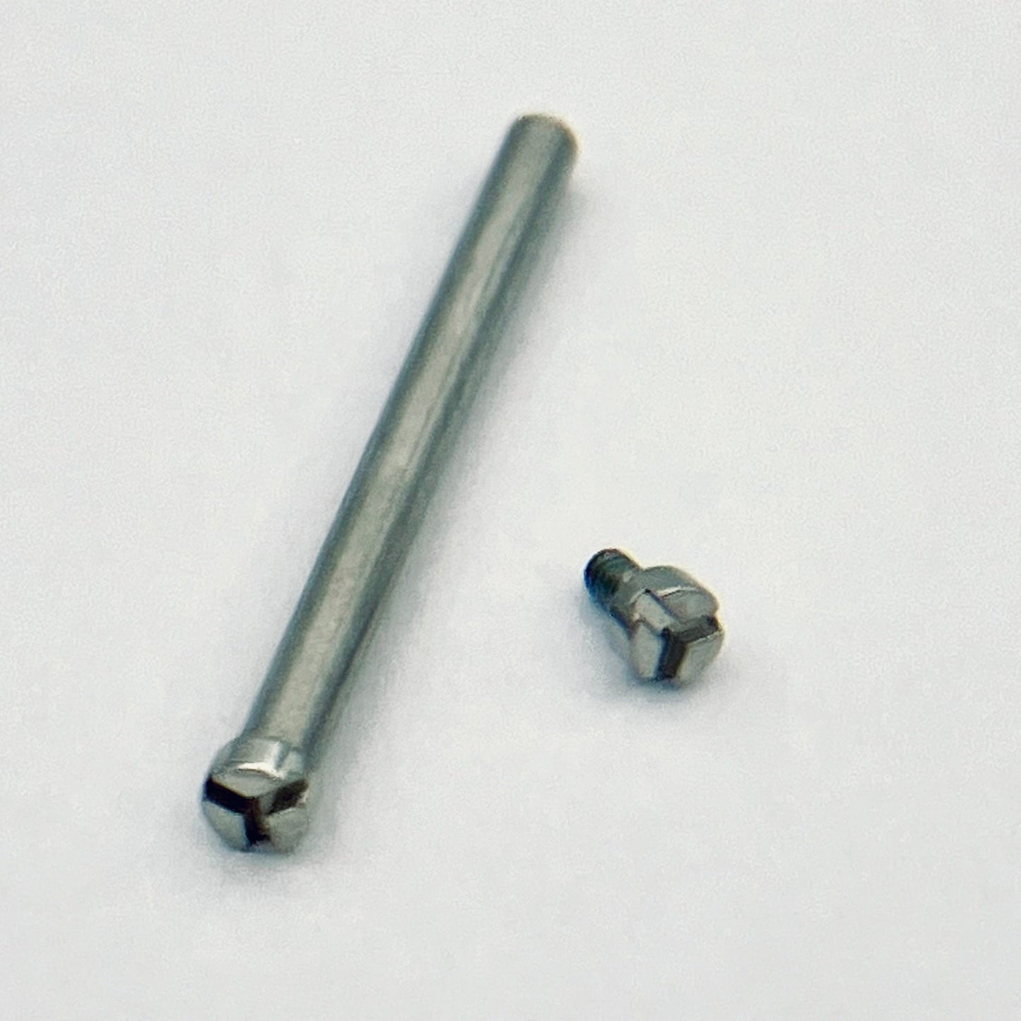 Tri-wing kiinnitysruuvi 2,0mm 47 196 Oris 7732