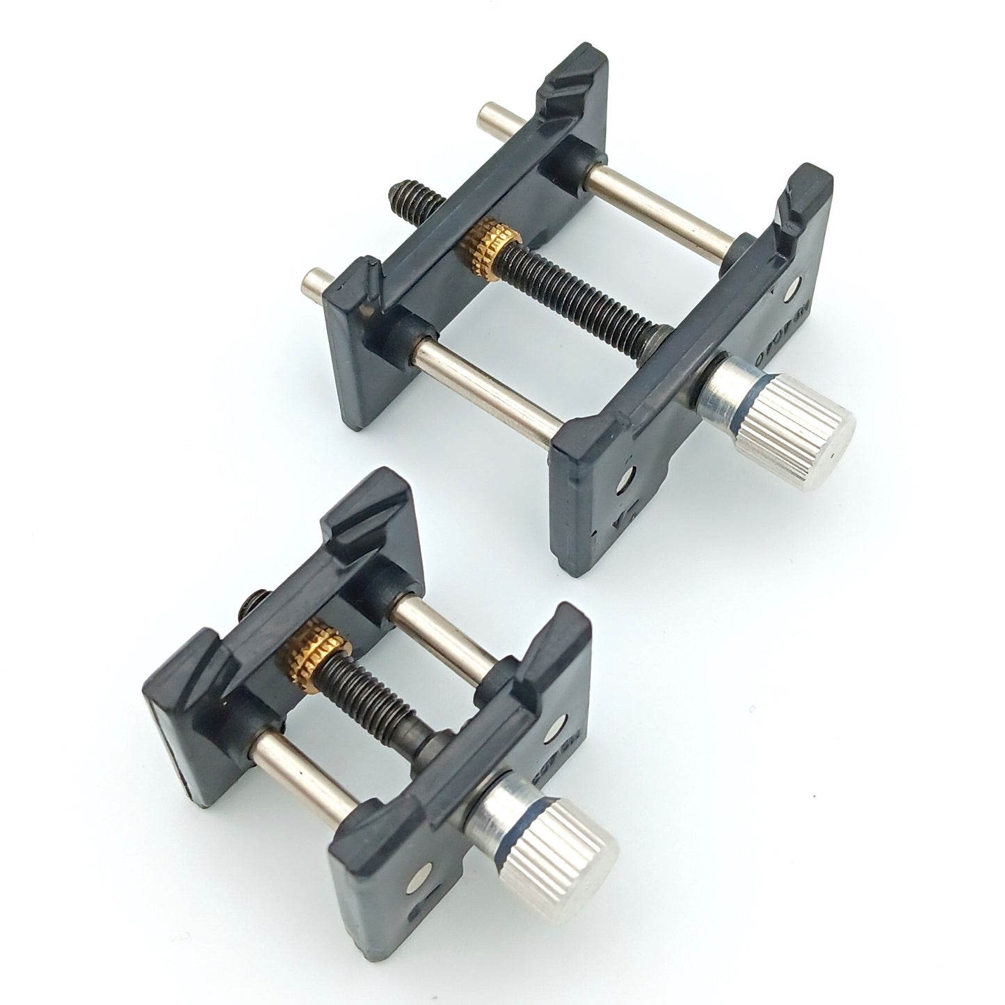 Koneiston kiinnitysteline 2kpl iso+pieni